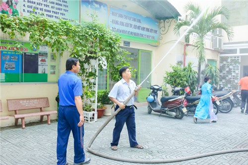 Diễn tập phòng cháy chữa cháy tại trường THCS Chu Văn An